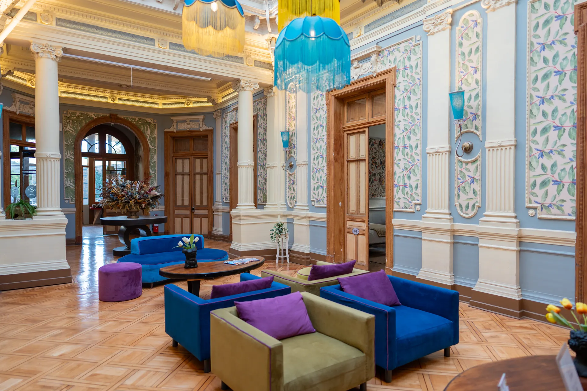 Grand Hall at Happy Hostel Santiago — photo 12