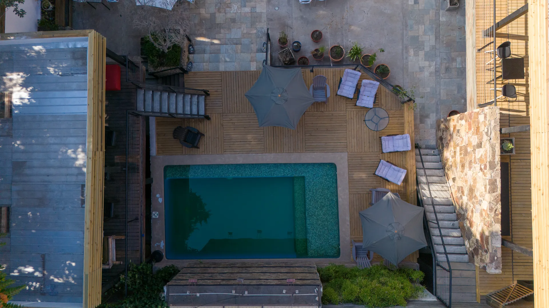 Garden & Patio at Happy Hostel Santiago — photo 10