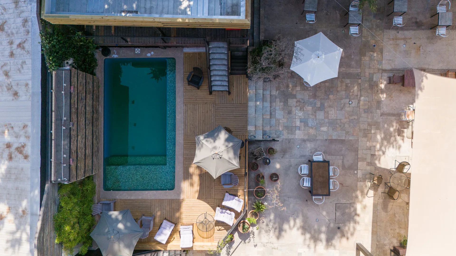 Garden & Patio at Happy Hostel Santiago — photo 12