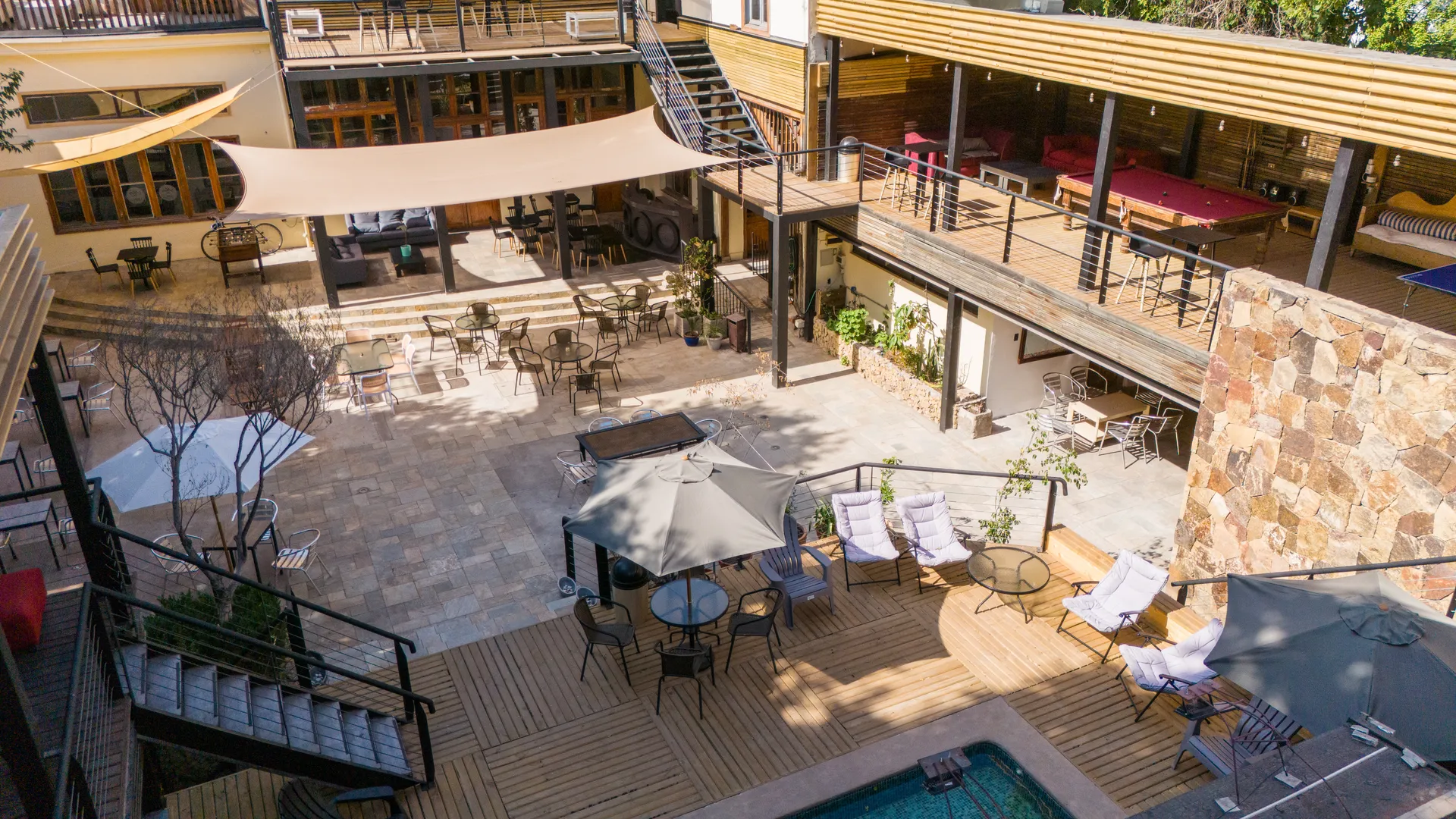 Garden & Patio at Happy Hostel Santiago — photo 14