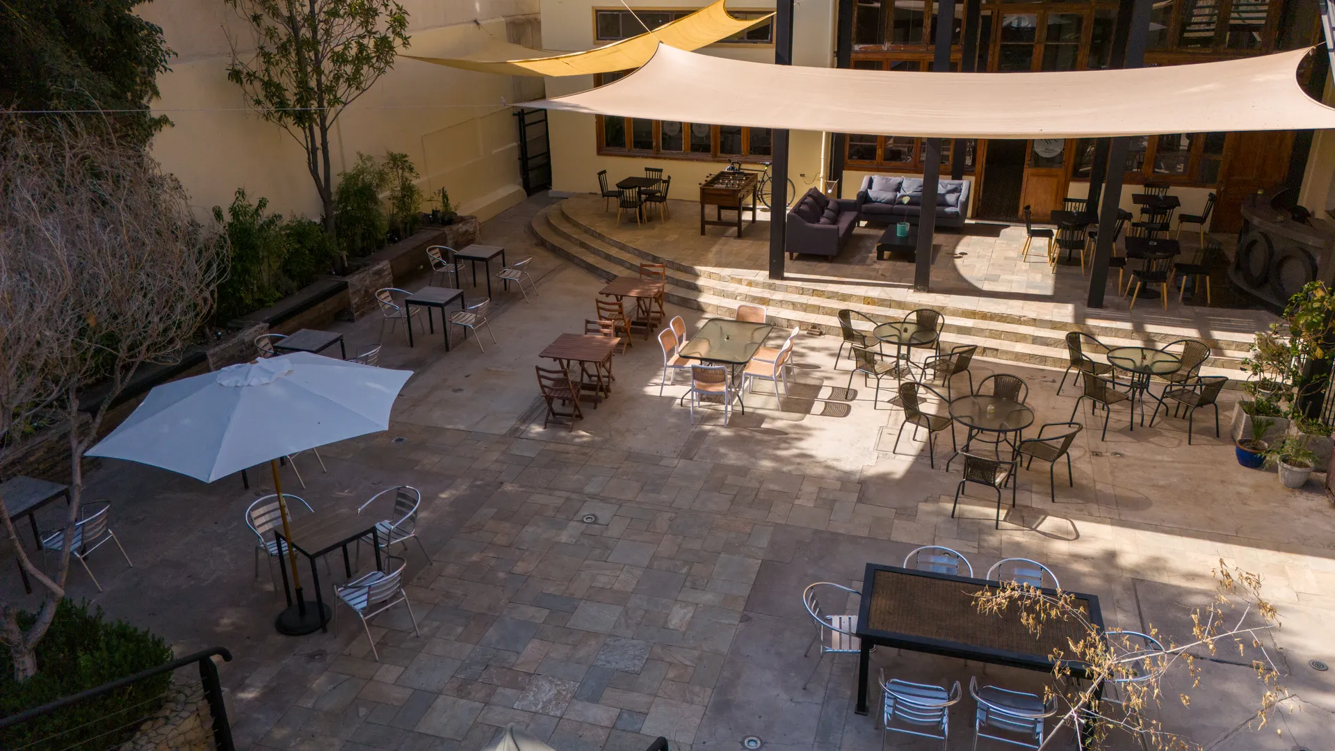 Garden & Patio at Happy Hostel Santiago — photo 16