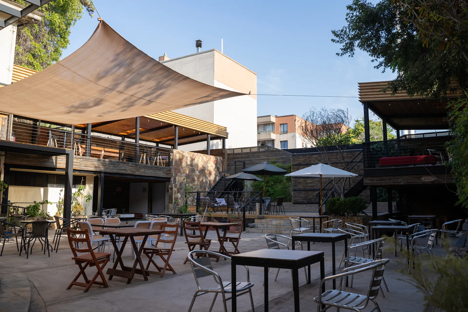 Garden & Patio at Happy Hostel Santiago — photo 17