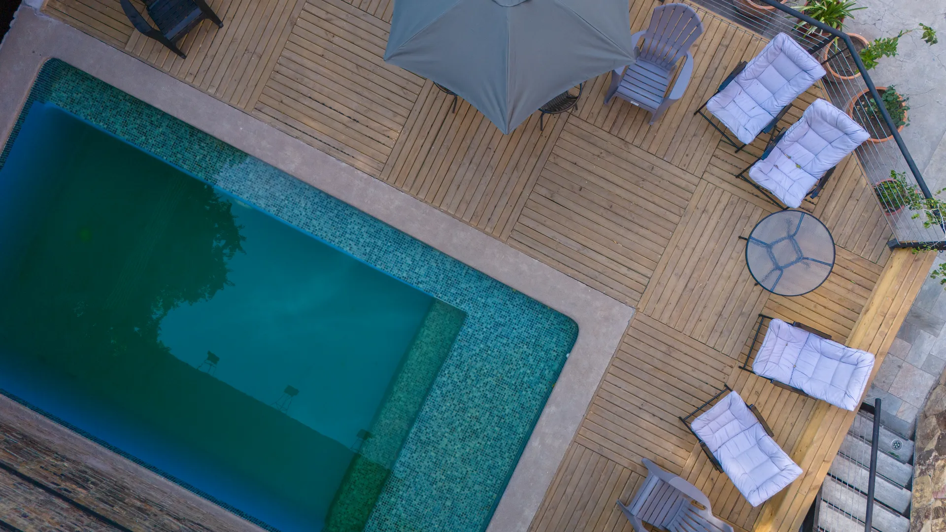 Garden & Patio at Happy Hostel Santiago — photo 2