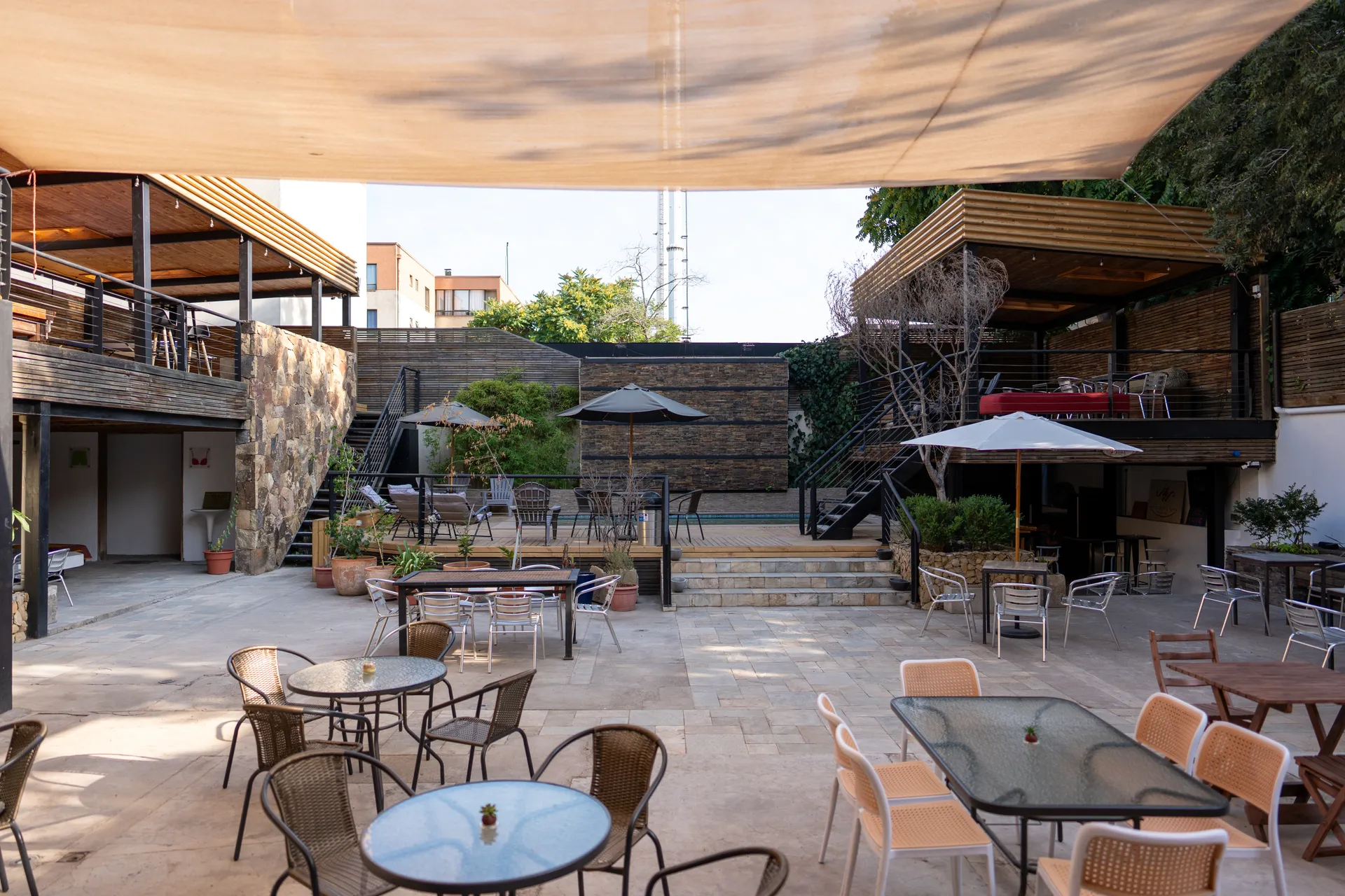 Garden & Patio at Happy Hostel Santiago — photo 34