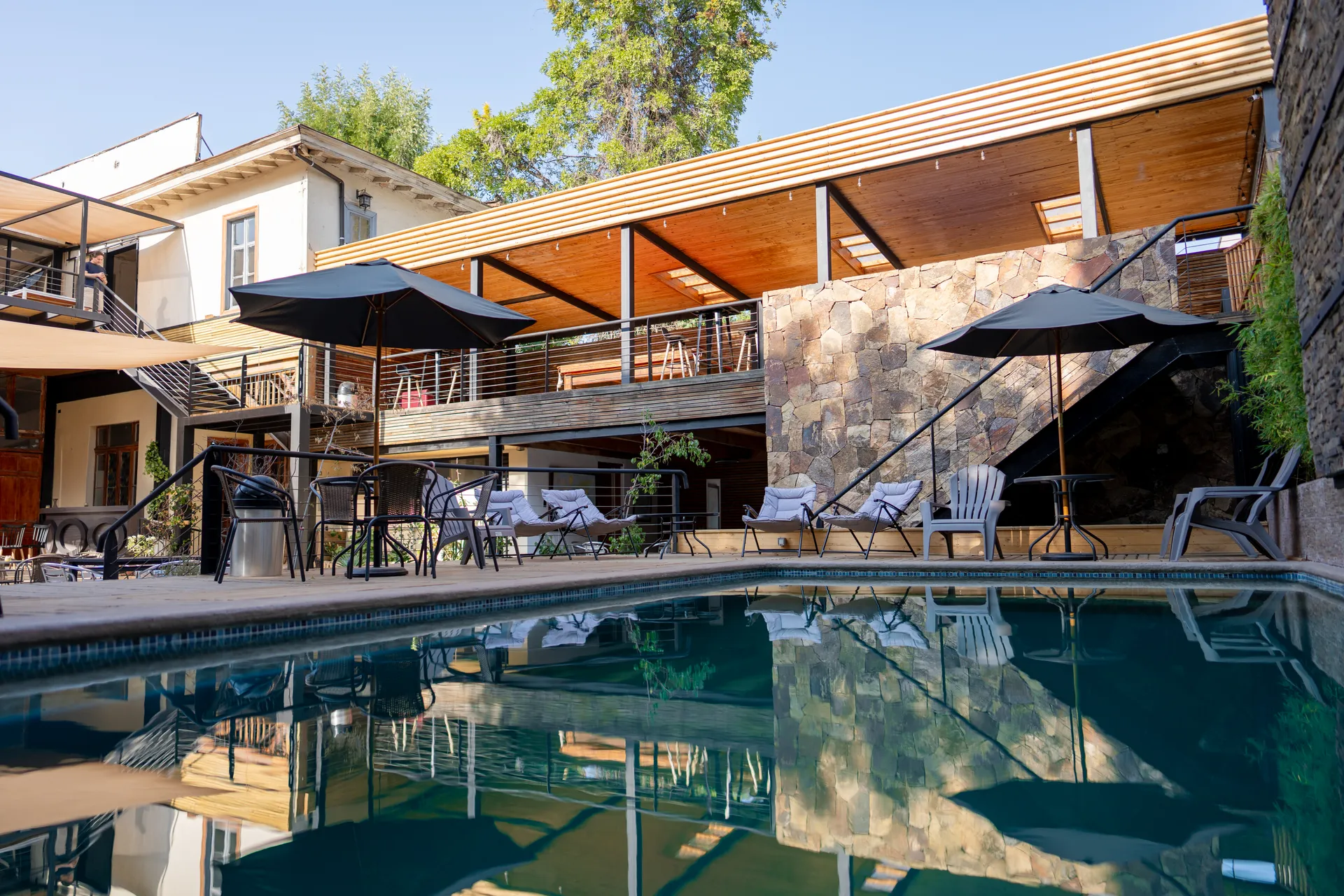 Garden & Patio at Happy Hostel Santiago — photo 39