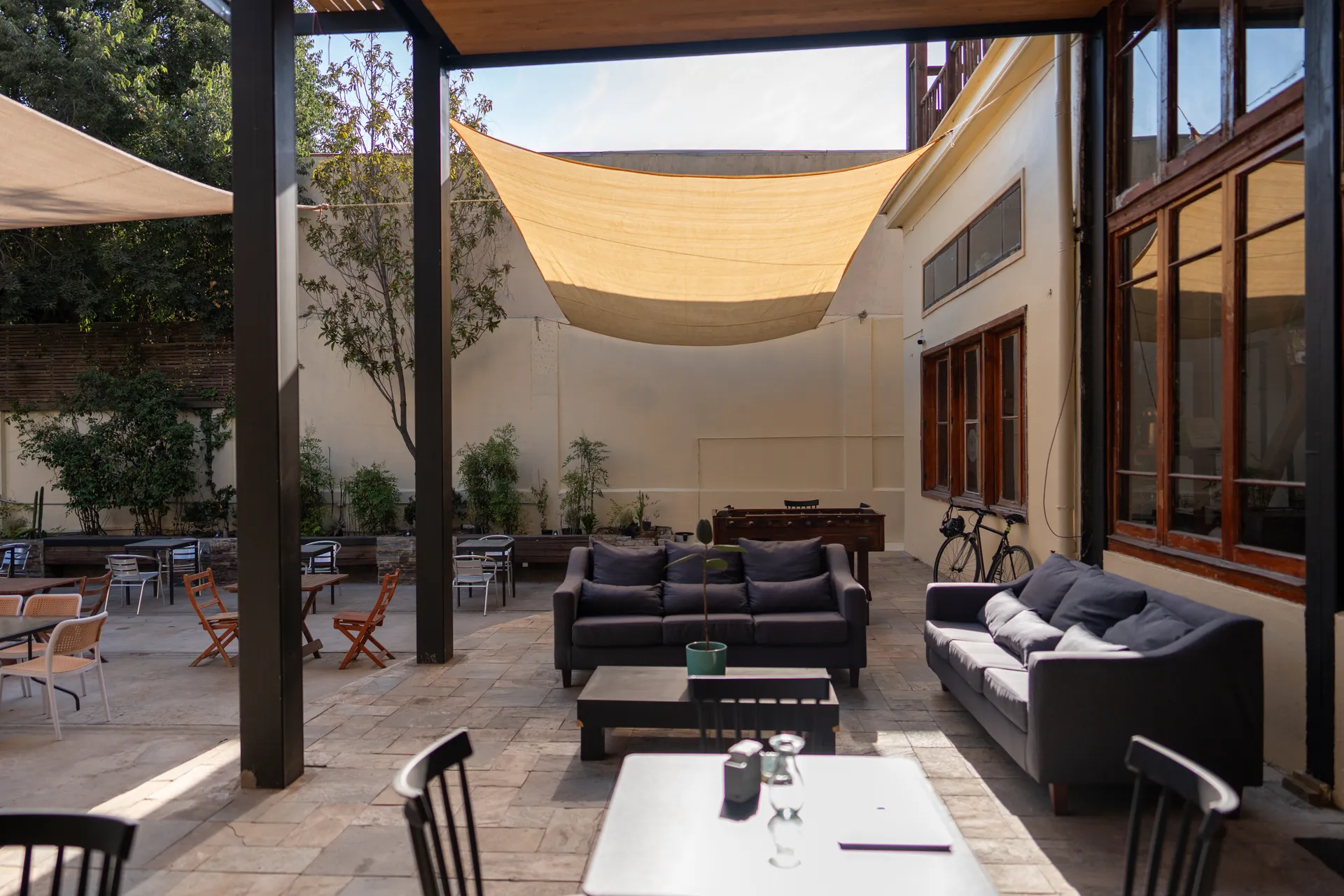 Garden & Patio at Happy Hostel Santiago — photo 45