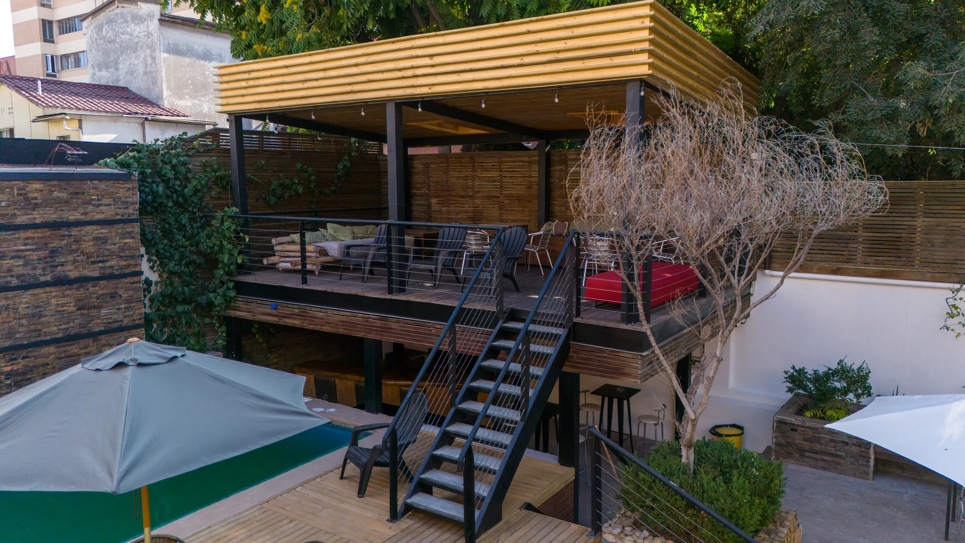 Garden & Patio at Happy Hostel Santiago — photo 7