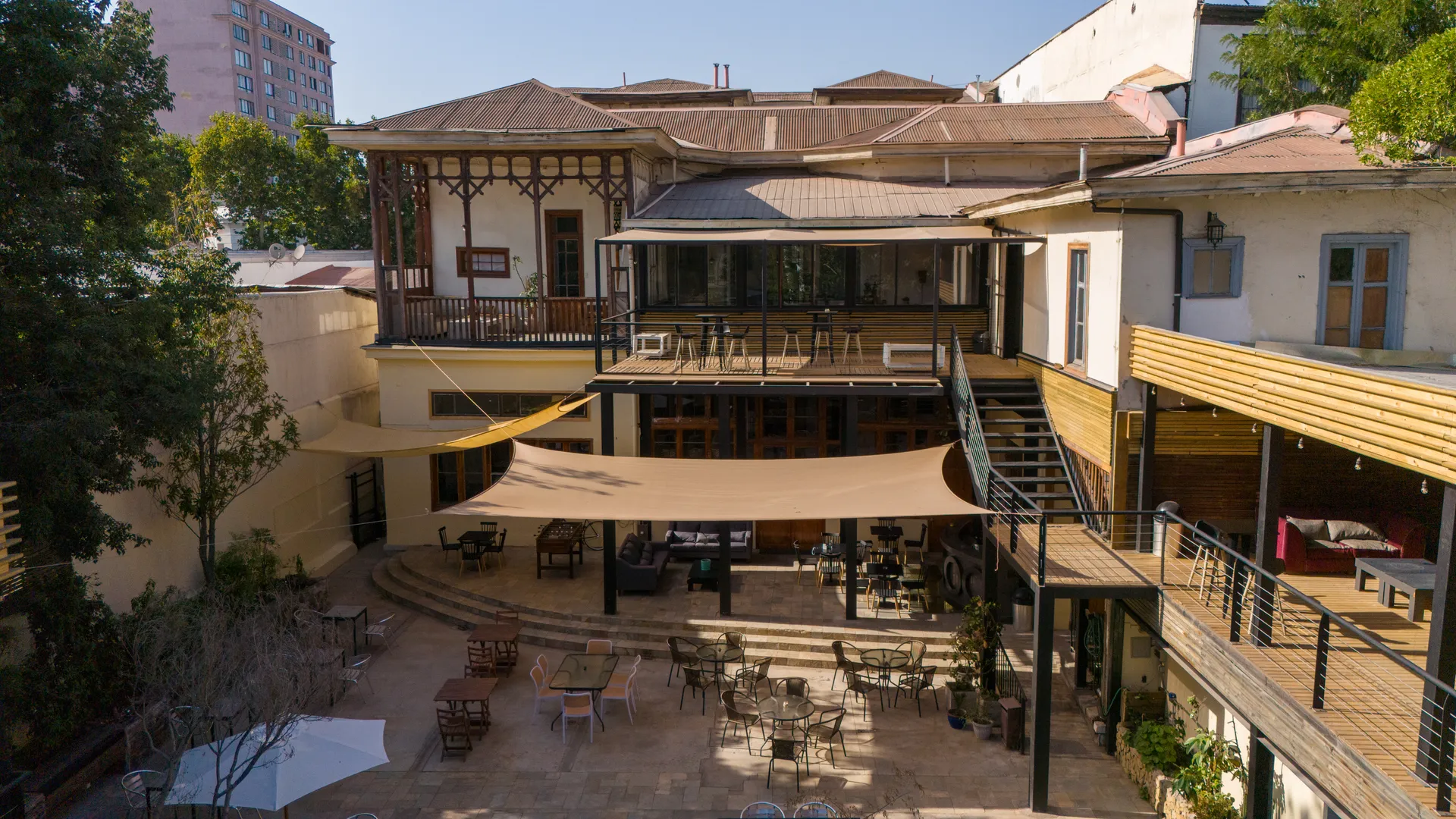 Garden & Patio at Happy Hostel Santiago — photo 8