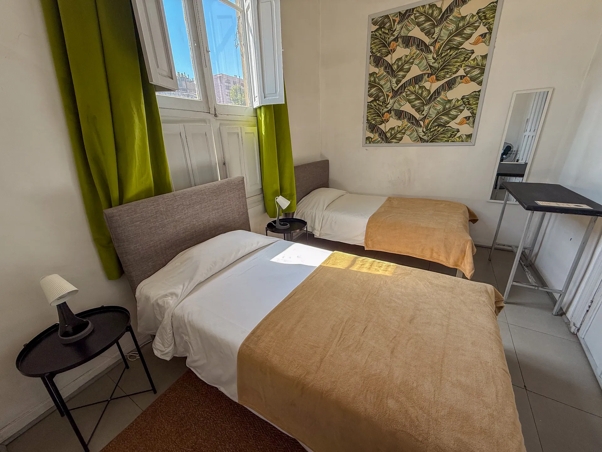 Twin Room Standard at Happy Hostel Santiago — photo 1 of 4